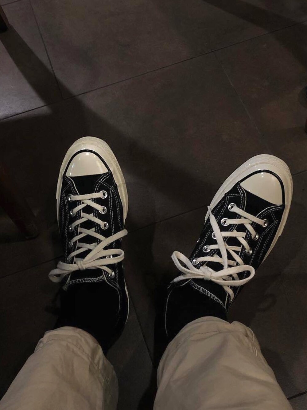 「CONVERSEのアイテム（その他シューズ、ブラック系）」を使った、Tobiさん（メンズ・178cm）の冬コーディネートの1枚目の写真