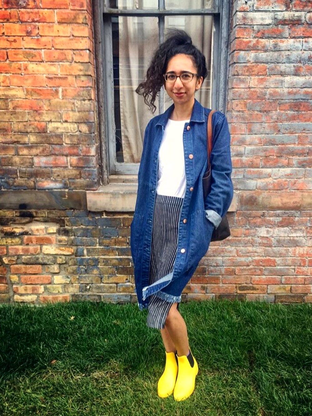 「rainy、denim、rainboots、yellow、stripes」｜「cotton onのアイテム（デニムジャケット、ブルー系）」を使った、Siddさん（レディース・160cm）の秋コーディネートの1枚目の写真