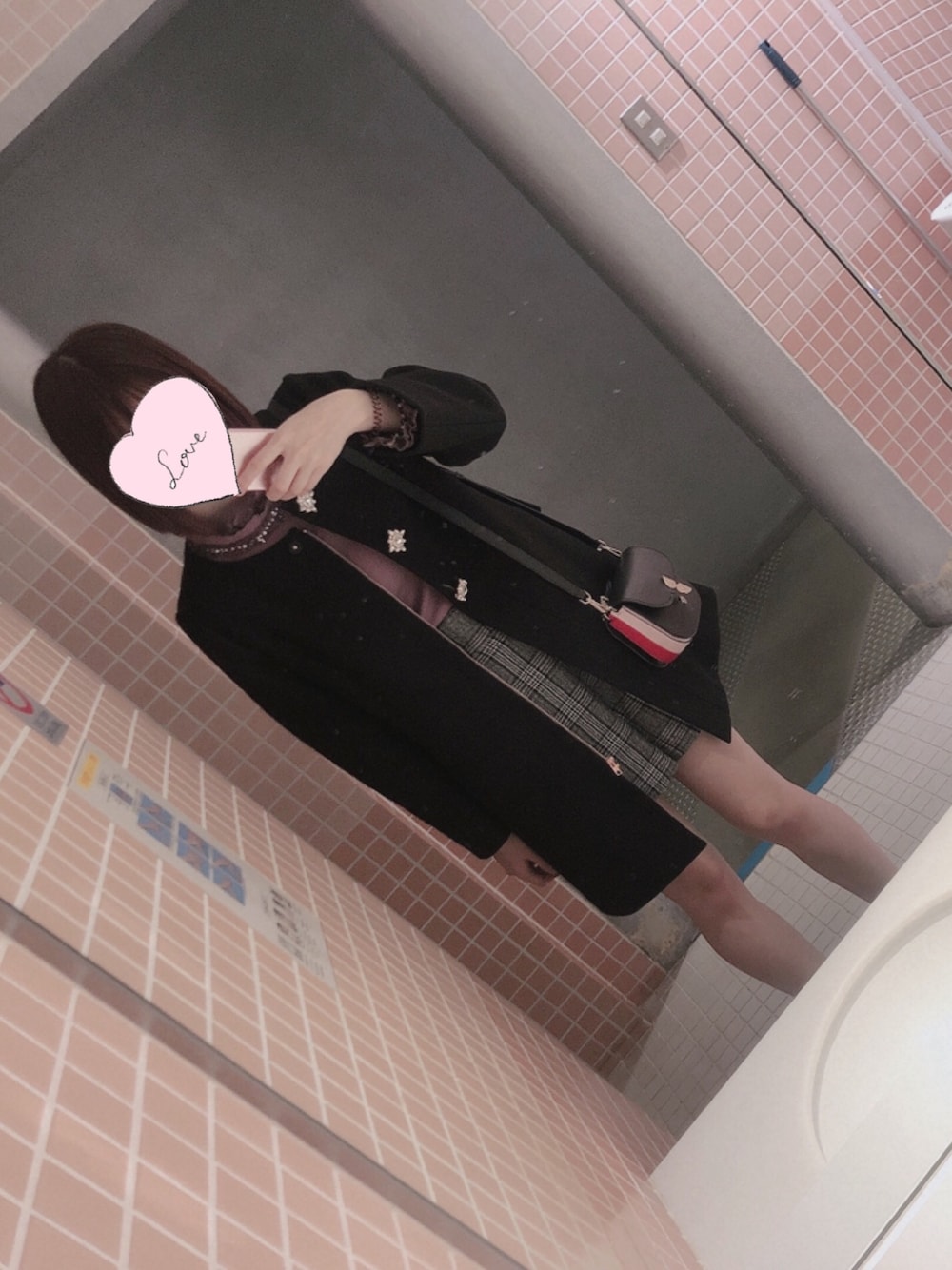 「冬コーデ、チェック、くすみカラー、ガーリー、ガーリーコーデ、anmille、アクシーズ、かわいい、いいね、save、フォローお願いします🤑」｜「AnMILLEのアイテム（ジャケット/アウター、ブラック系）」を使った、まなさん（レディース・166cm）の秋コーディネートの1枚目の写真
