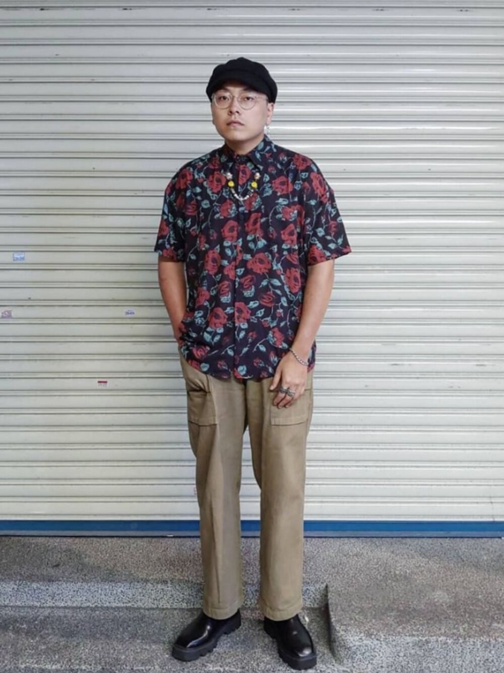 その他のシャツ/ブラウス、その他のパンツ、ブラック系のブーツを着用したメンズの夏コーディネートの1枚目の写真