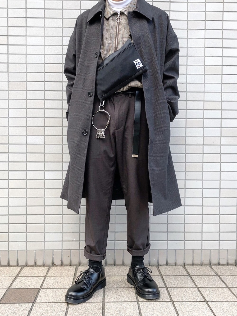 「ootd、低身長、革靴、オーバーサイズ、ロングコート、タケオキクチ(TAKEO KIKUCHI)、GU、ビューティ&ユース、タートルネック、ロールアップ」｜「tk.TAKEO KIKUCHIの【WEB限定】ツイルオーバーステンカラーコート（ステンカラーコート、グレー系）」を使った、Taiseiさん（メンズ・160cm）の冬コーディネートの1枚目の写真