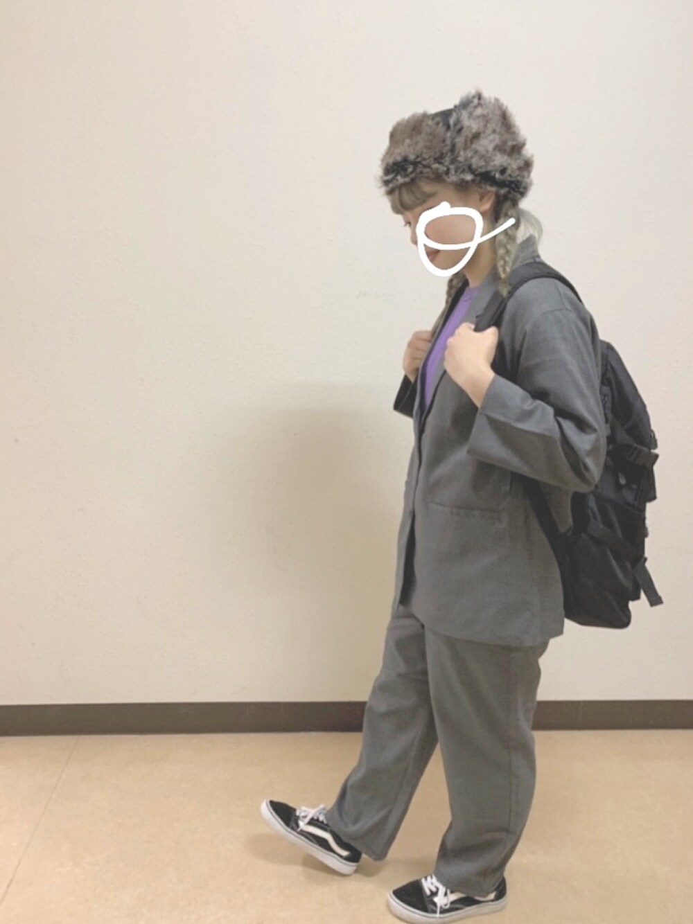 「秋冬コーデ、ブラック×グレー、おしゃれさんと繋がりたい、今日のコーデ」｜「GLUTTONOUSの【GLUTTONOUS/ グルトン】 ファー フライトキャップ（キャップ、ブラック系）」を使った、アイさん（レディース・157cm）の秋コーディネートの1枚目の写真