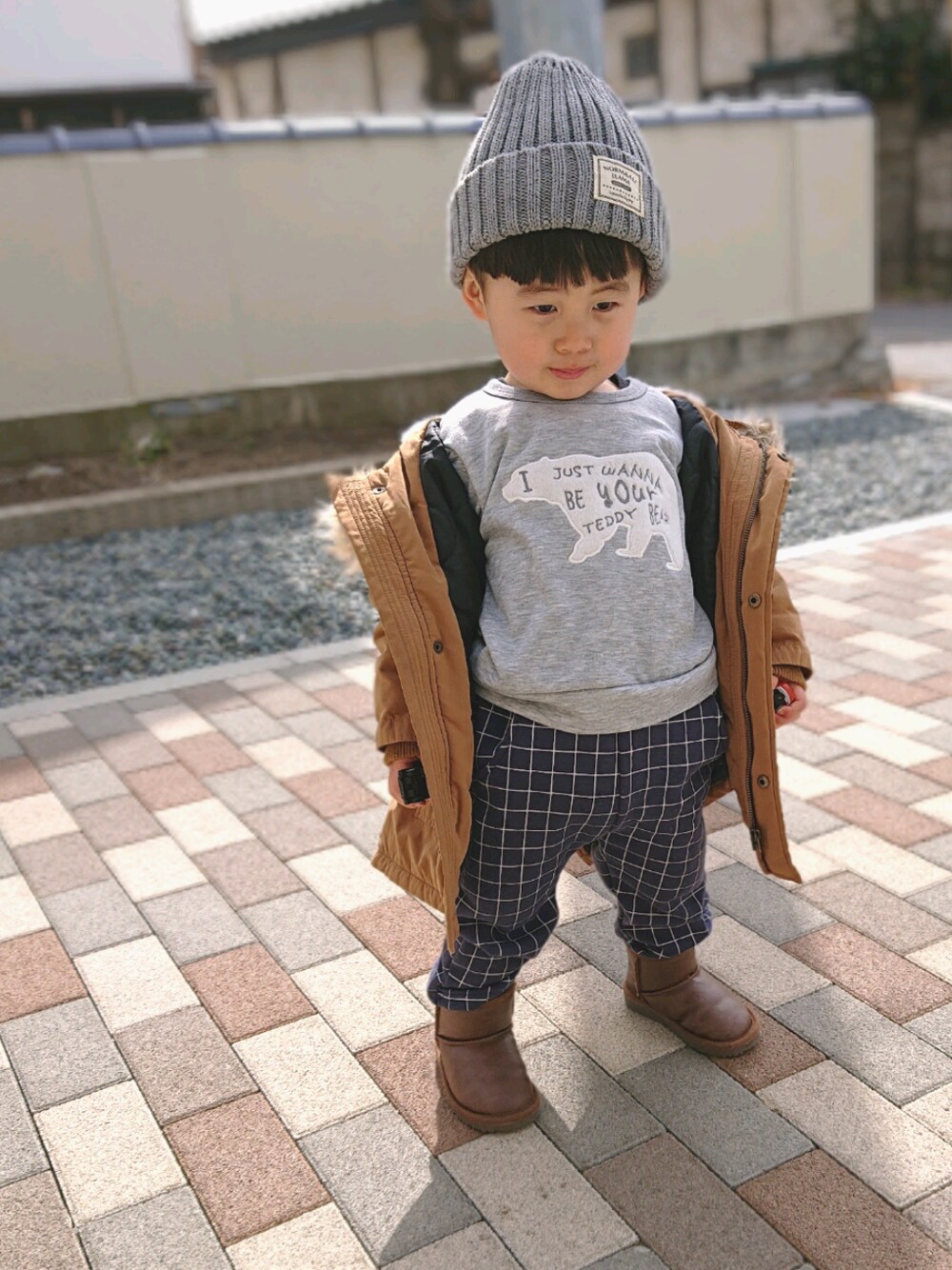 「キッズコーデ、ニット帽、男の子」｜「西松屋のアイテム（その他パンツ、ブルー系）」を使った、momoさん（キッズ・90cm）の春コーディネートの1枚目の写真