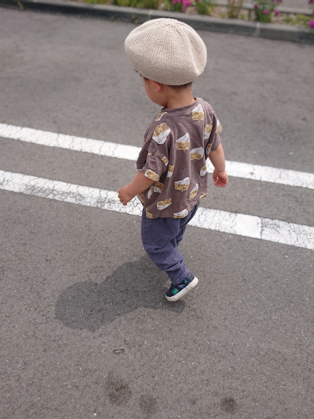 「夏だ！Tシャツ着よう！、男の子コーデ、休日スタイル、Tシャツ」｜「しまむらのアイテム（パンツ、グレー系）」を使った、momoさん（キッズ・90cm）の夏コーディネートの1枚目の写真