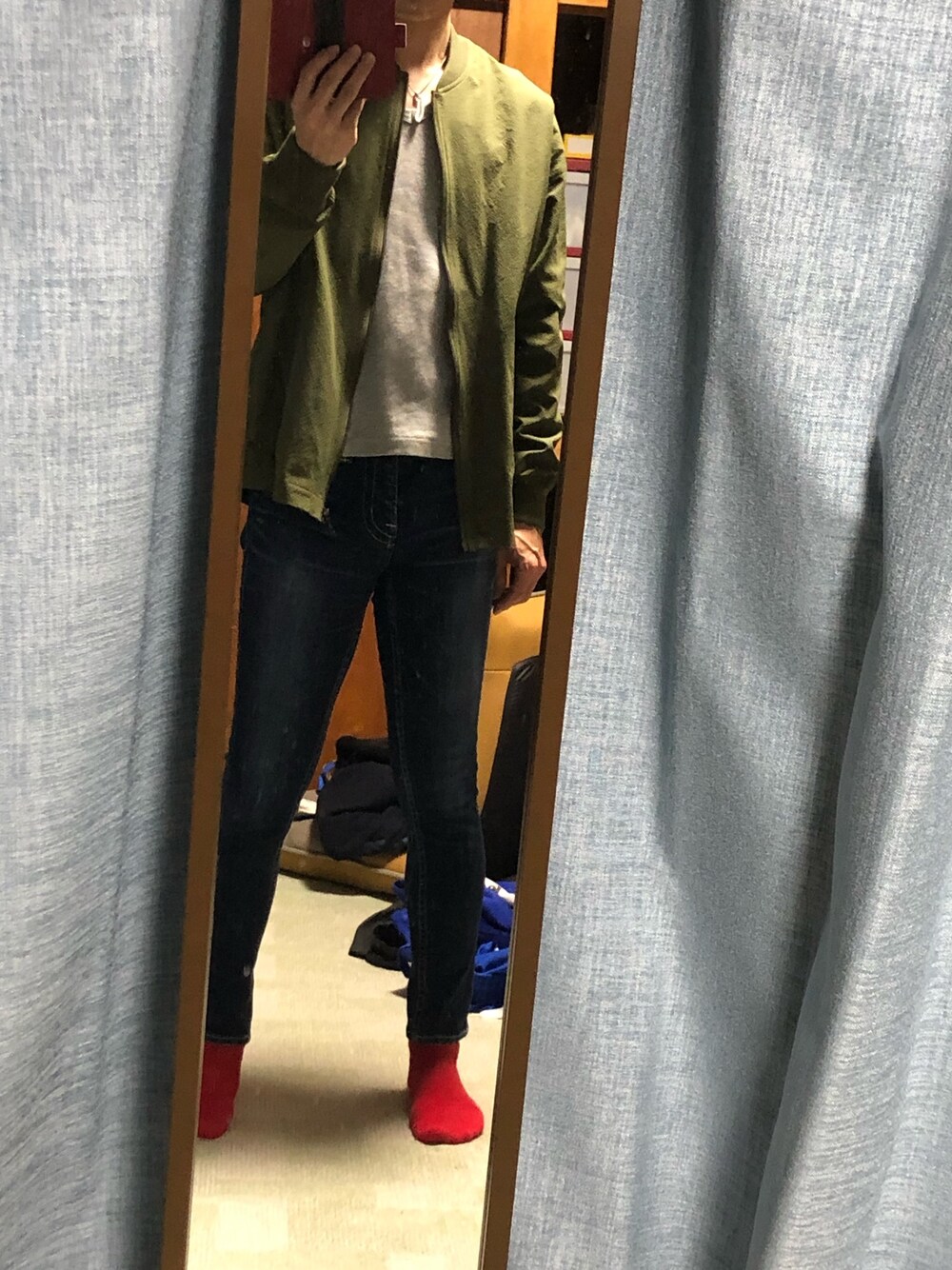 「靴下屋のアイテム（ソックス/靴下、レッド系）」を使った、たかみつさん（メンズ・170cm）の冬コーディネートの1枚目の写真