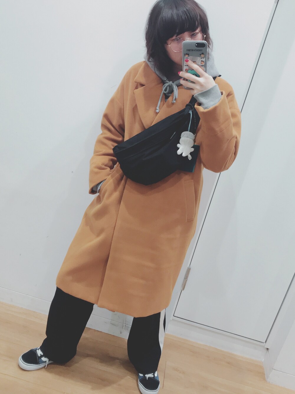 「冬、ラフ、ロングコート、SPINNS、ラインパンツ、GU、VANS、オールドスクール」｜「SPINNSのフェイクウールビッグチェスターコート（チェスターコート、イエロー系）」を使った、もふさんさん（レディース・164cm）の冬コーディネートの1枚目の写真