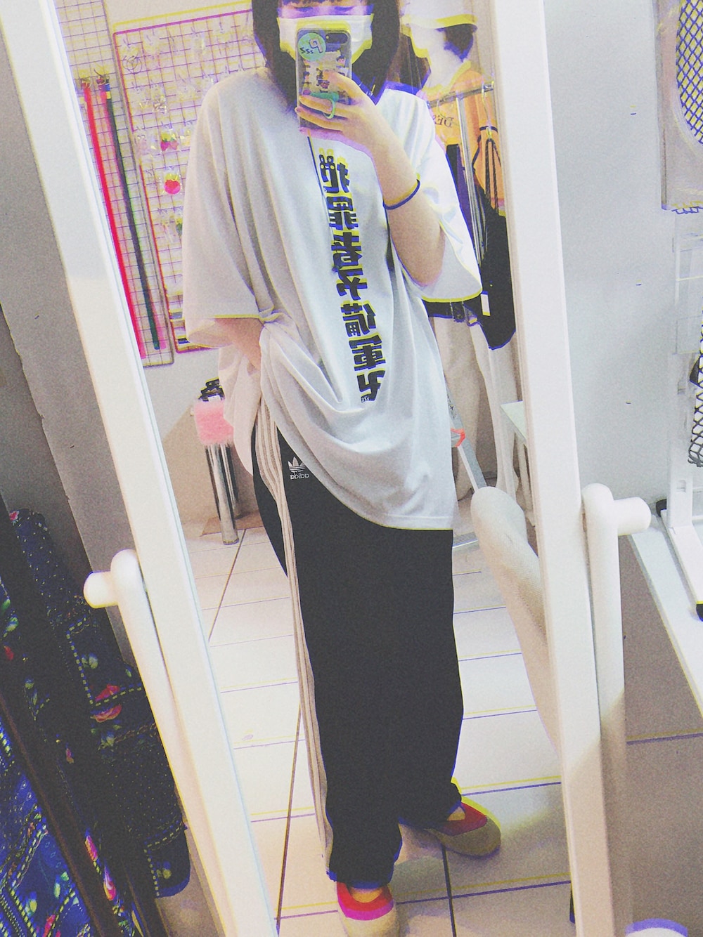 「サブカル、サブカル女子、VANS、アディダス」｜「🐰卍のアイテム（Tシャツ/カットソー、ホワイト系）」を使った、もふさんさん（レディース・164cm）の春コーディネートの1枚目の写真