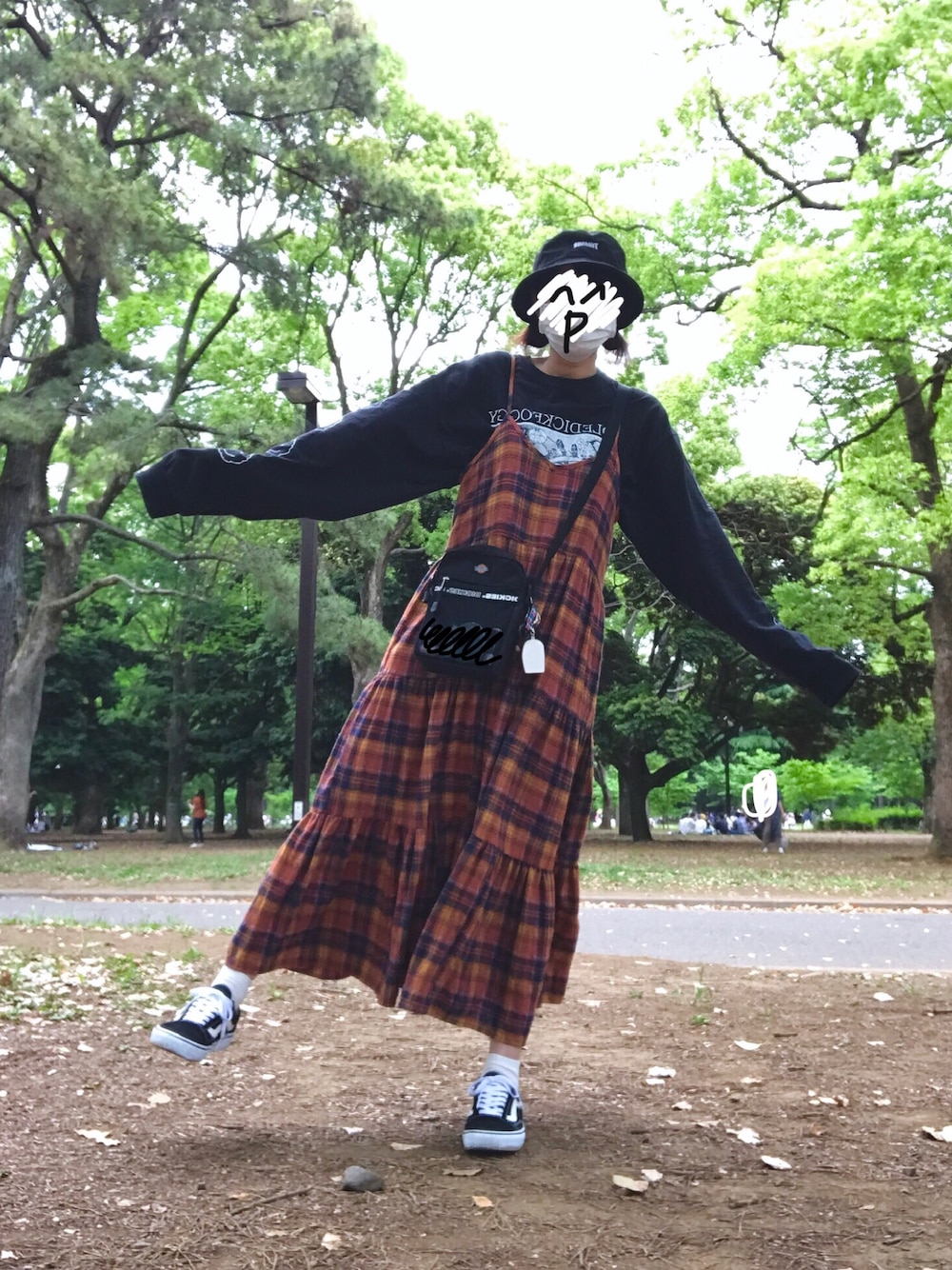 「今日のコーデ、夏、楽チンコーデ、高身長女子、ワンピース、VANS、オールドスクール、花粉症」｜「Dickiesの【Dickies/ディッキーズ】WEB限定 LOGO TAPE MINI SHOULDER/ミニショルダーバック（ショルダーバッグ、ブラック系）」を使った、もふさんさん（レディース・164cm）の春コーディネートの1枚目の写真