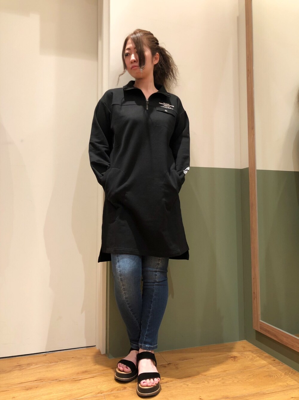 「デニム、ワンピース、カジュアル、AVIREX、ストレッチパンツ、パンツスタイル、ootd、カジュアルコーデ、PREORDER、MILITARYCAMP」｜「AVIREXのジップタートル ワンピース/ ZIP TURTLE OP【Avirex Military Camp】（ワンピース、ブラック系）」を使った、YUMIEさん（レディース・160cm）の夏コーディネートの1枚目の写真