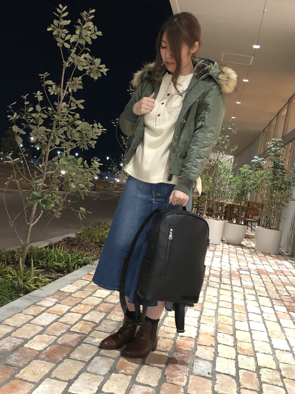 「ミリタリー、ブーツ、N-2B、AVIREX、冬コーデ、大人カジュアル、ナイロンアウター、冬、シンプルコーデ、あったかコーデ」｜「AVIREXのavirex/アヴィレックス/　N-2B COMMERCIAL/　N-2Bコマーシャル（ミリタリージャケット、グリーン系）」を使った、YUMIEさん（レディース・160cm）の冬コーディネートの1枚目の写真