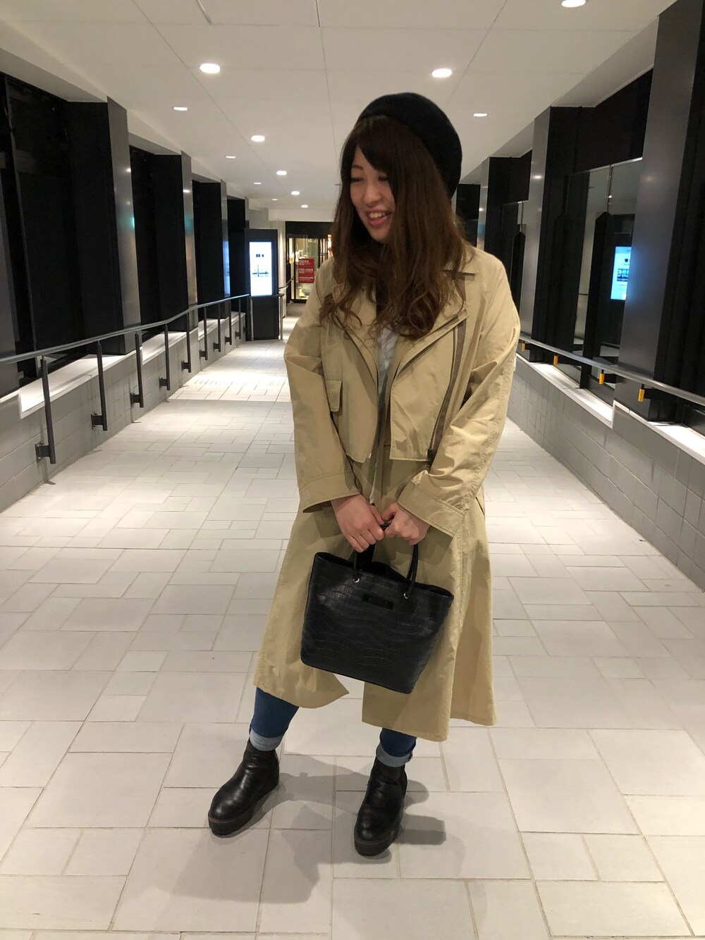 「トレンチコート、ベレー帽、AVIREX、大人コーデ、きれいめカジュアル、ootd、春コーデ、カジュアルコーデ、オトナ女子、はるコーデ」｜「AVIREXの3ウェイ トレンチコート/ 3WAY TRENCH COAT（トレンチコート、グリーン系）」を使った、YUMIEさん（レディース・160cm）の春コーディネートの1枚目の写真