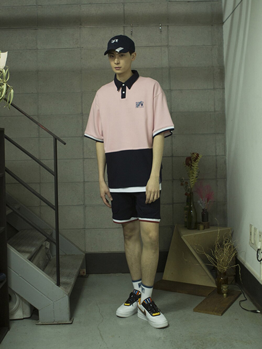 「CAP、pants、shorts、POLO、streetfashion、streetstyle、romanticcrown、로맨틱크라운、sleeveless、poloshirts」｜「ROMANTIC CROWNのSweat Banding Shorts_Navy（その他、その他）」を使った、romanticcrownさん（メンズ・184cm）の夏コーディネートの1枚目の写真