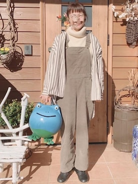 「ベージュパンツ」｜「アイテム（オールインワン・サロペット）」を使った、ベル‪︎‬‪︎☺︎さん（レディース・162cm）の冬コーディネート