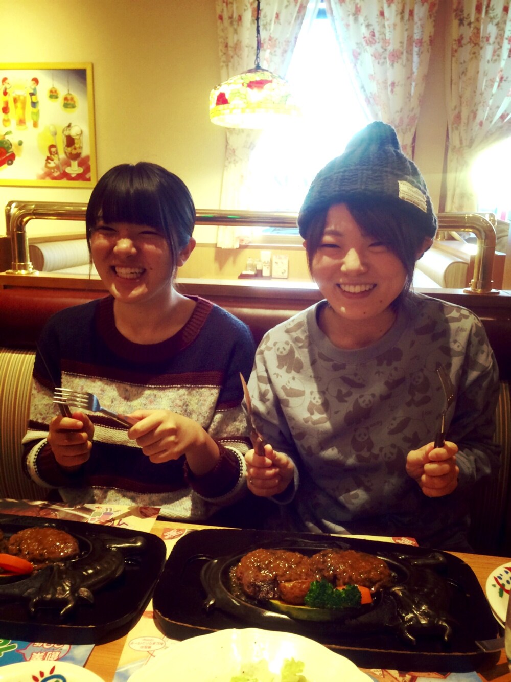 「妹、ほんとは三姉妹、さわやか、センター試験、おつかれさま、美味」｜「わかりません。笑のアイテム（ニットキャップ/ビーニー、グレー系）」を使った、なかいさん（レディース・156cm）の冬コーディネートの1枚目の写真