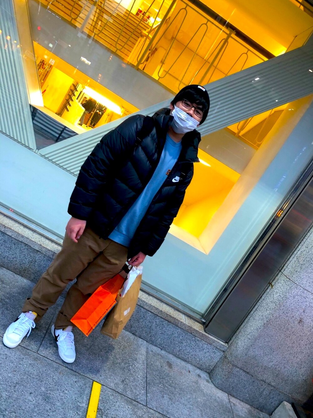 「ぽっちゃり、でぶ、ストリート、スニーカー、いいね、save、フォローお願いします🤑、いいね返し、NIKE、ユニクロ、carhartt、冬コーデ」｜「NIKEのアイテム（スニーカー、ホワイト系）」を使った、K921さん（メンズ・174cm）の冬コーディネートの1枚目の写真