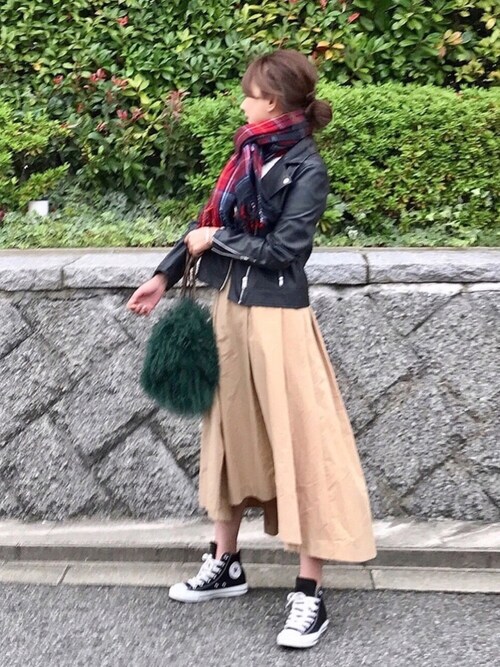 秋の主役ライダースにはシンプル巻き