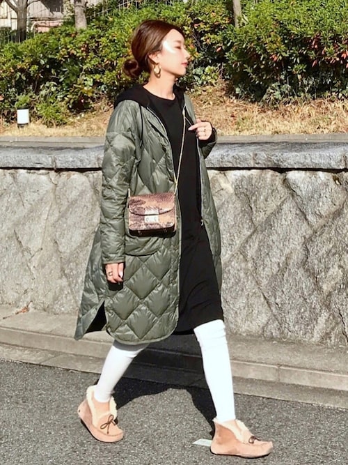 UGG ALENA(アレーナ) / 2WAYモカシンシューズを使った人気ファッション