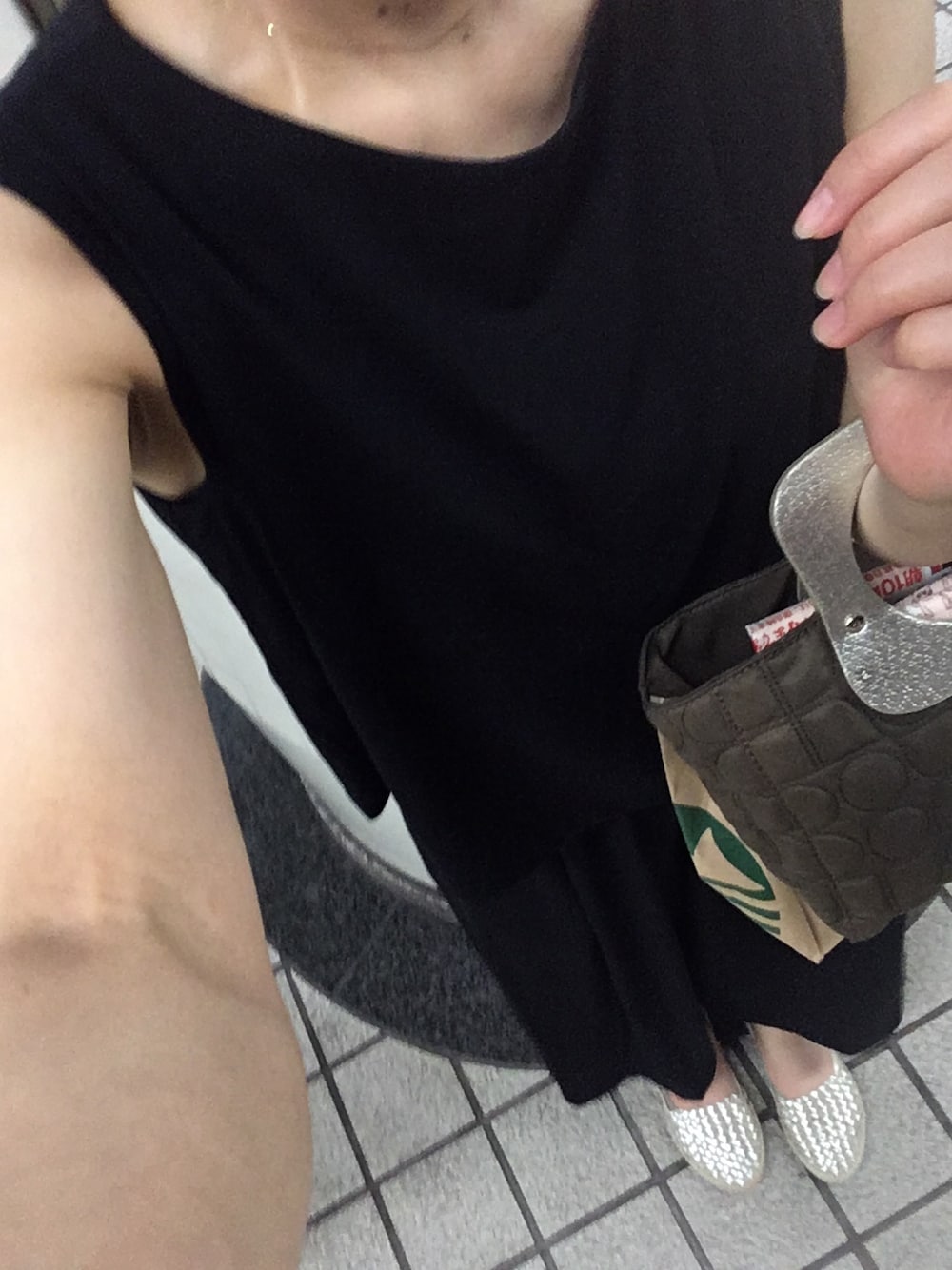 「オールインワン、夏の終わり」｜「UNIQLOのクルーネックオールインワン(ノースリーブ)（つなぎ/オールインワン、ブラック系）」を使った、あいすさん（レディース・151cm）の夏コーディネートの1枚目の写真
