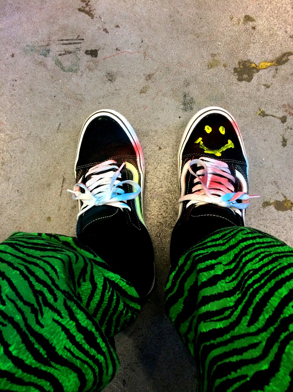 「KENZO、KENZO×H&M、VANS、オールインワン、スニーカー、ロンドン」｜「VANSのアイテム（スニーカー、ブラック系）」を使った、:)さん（メンズ・175cm）の冬コーディネートの1枚目の写真