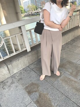 「ベージュパンツ」｜「アイテム（ビーチサンダル）」を使った、saaaさん（レディース・152cm）の秋コーディネート