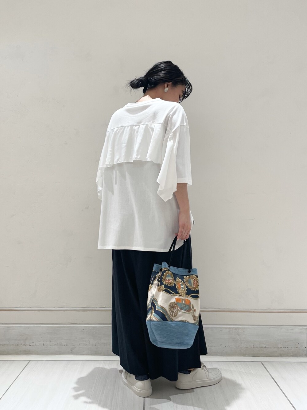 ★専用★  BEARDSLEY ビアズリー  後ろフリルTシャツ ビアズリー BEARDSLEY フリルカフス後ろドレープTブラウス （white