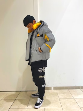 AVIREXのカーゴパンツを使った「パラシュートパンツ」の人気