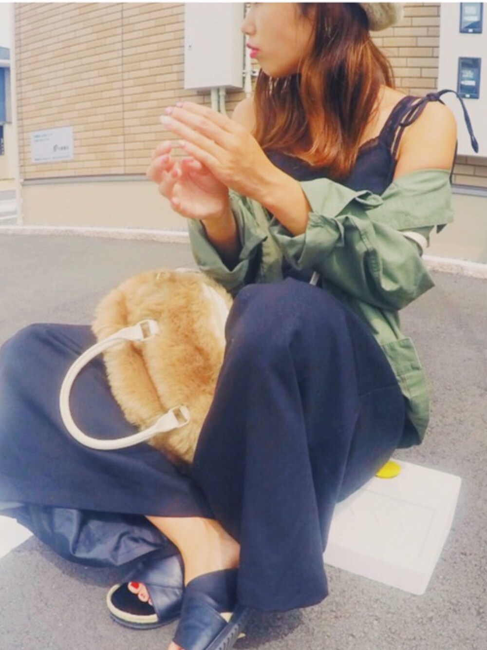 「GU、UNIQLO、GUコーデ、ミリタリージャケット、カーキ、ファー小物、秋のコーデ、秋コーデ、サロペット、プチプラコーデ」｜「UNIQLOのアイテム（ミリタリージャケット、グリーン系）」を使った、risaさん（レディース・157cm）の秋コーディネートの1枚目の写真