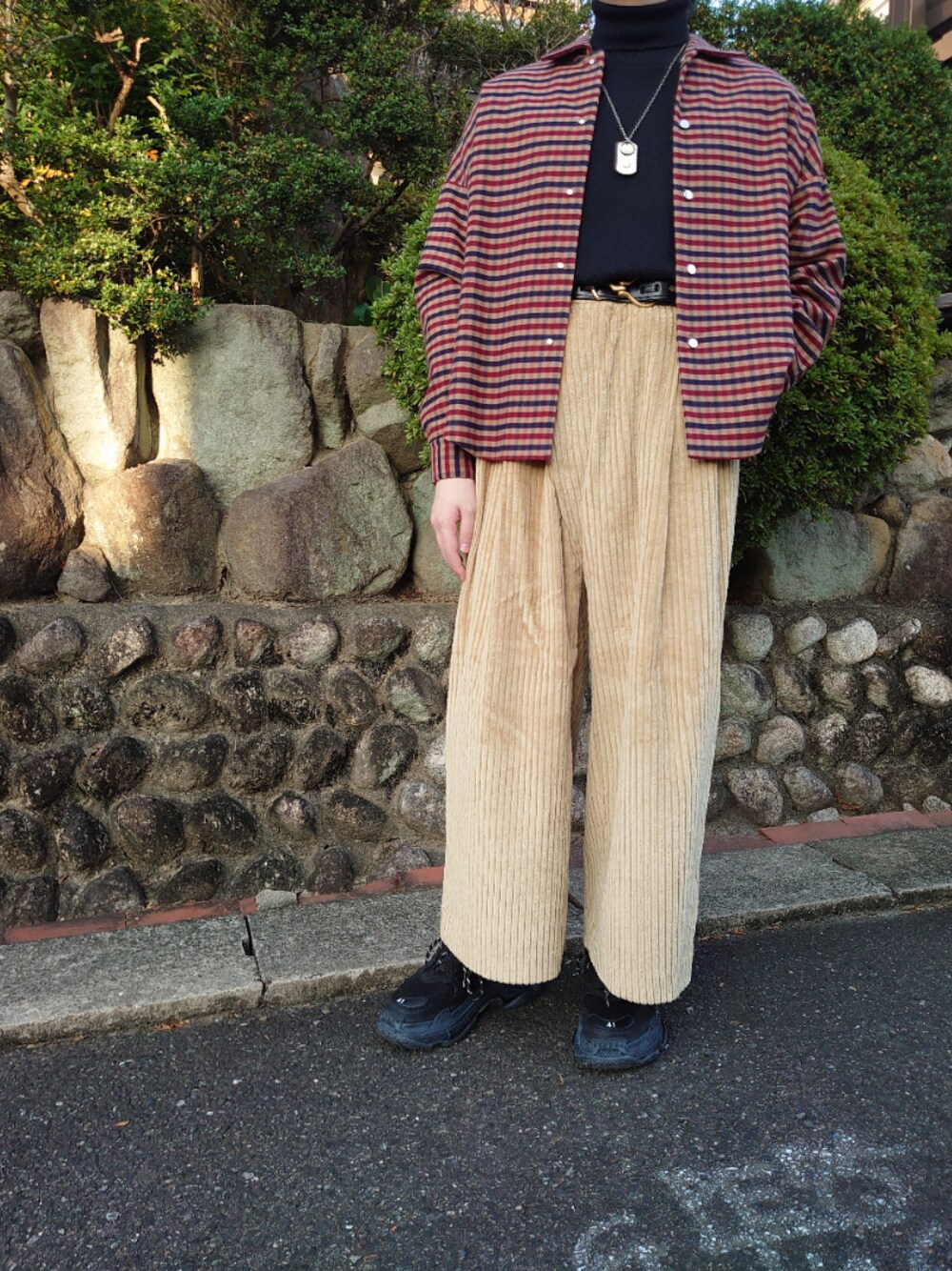 「秋コーデ、ストゥディオス、ロットホロン、トリーレザー、バレンシアガ、ユウキハシモト、トリプルS、ワイドパンツ、コーデュロイ、低身長」｜「STUDIOUSのアイテム（ブルゾン、レッド系）」を使った、たかてぃんさん（メンズ・166cm）の秋コーディネートの1枚目の写真