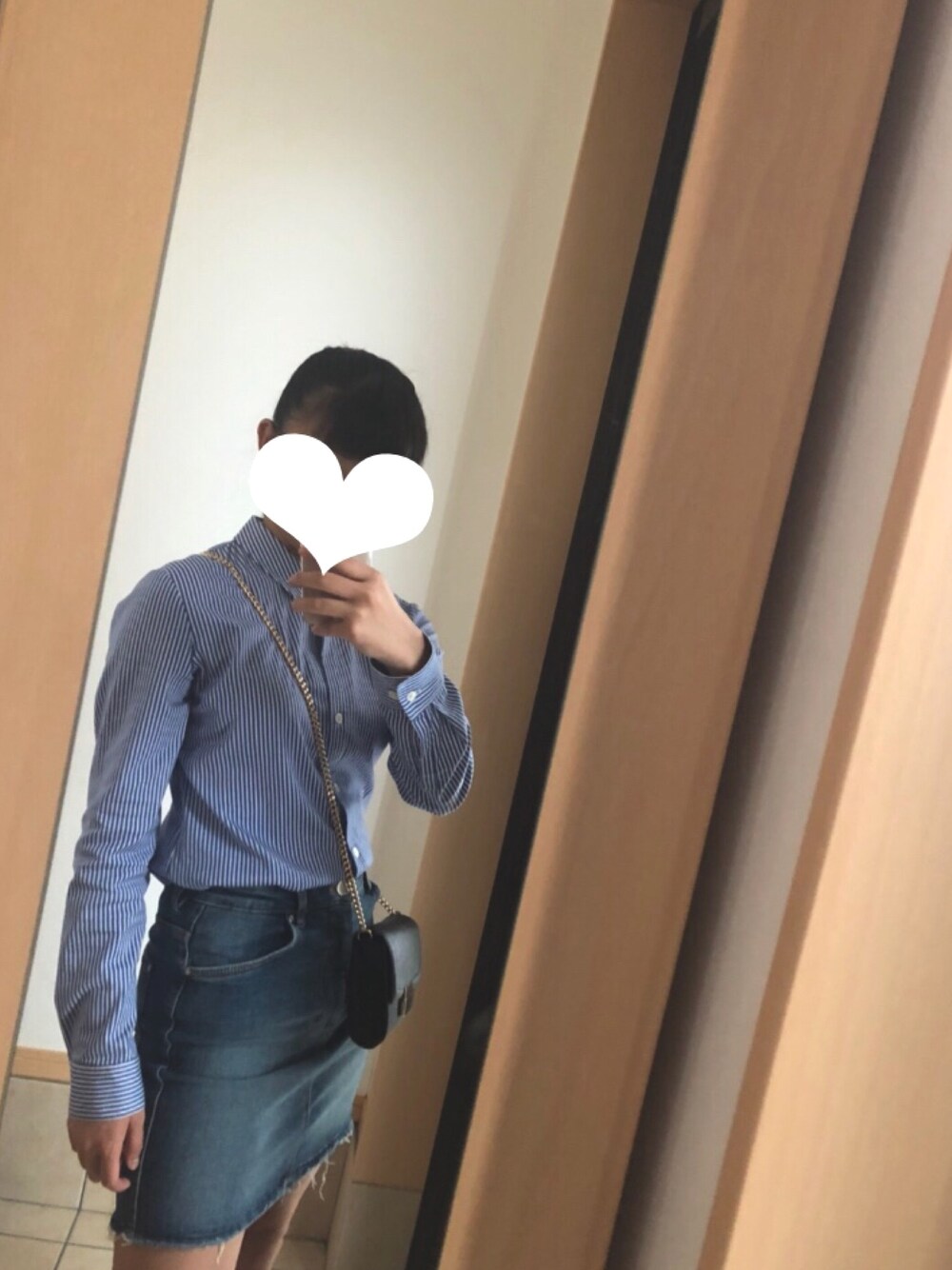 「スカート、デニムスカート、シャツ、ボーダーシャツ、ボーダー」｜「ZARAのアイテム（デニムスカート、ブルー系）」を使った、SHIHOさん（レディース・159cm）の秋コーディネートの1枚目の写真