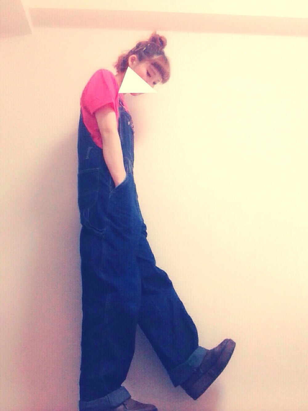 「嵐、オーバーオール」｜「アラフェスTシャツ'13のアイテム（Tシャツ/カットソー、レッド系）」を使った、keiko*ﾟさん（レディース・162cm）の春コーディネートの1枚目の写真
