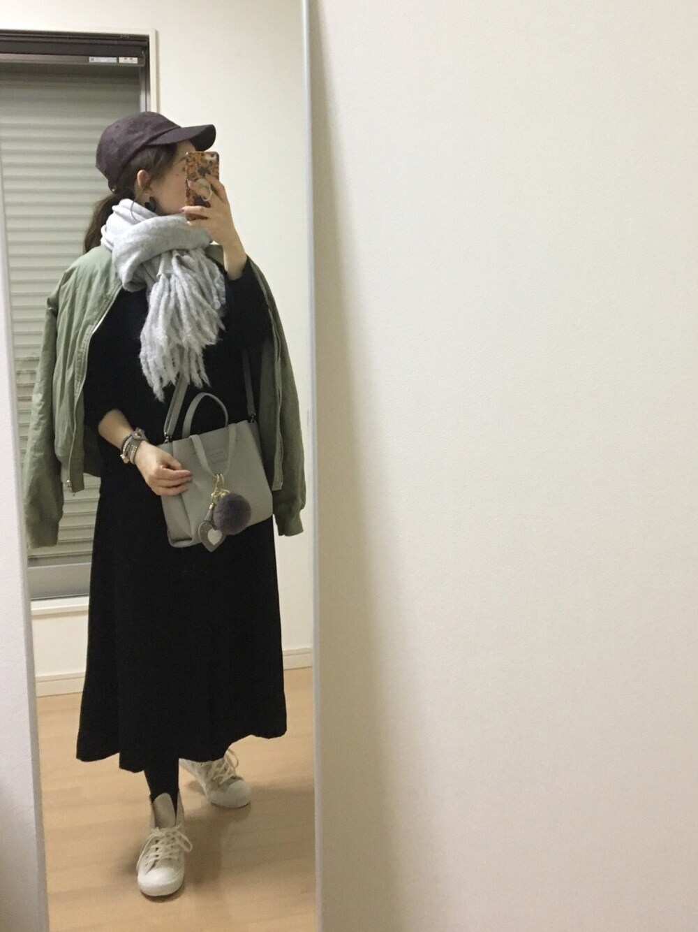 「Ungrid、ungridコーデ、MA-1、グレンチェック、グレンチェック柄、キャップ、ガウチョパンツ、オトナカジュアル、冬コーデ、ストールぐるぐる」｜「Ungridのグレンチェックキャップ（キャップ、ブラウン系）」を使った、kaorin☆さん（レディース・156cm）の秋コーディネートの1枚目の写真