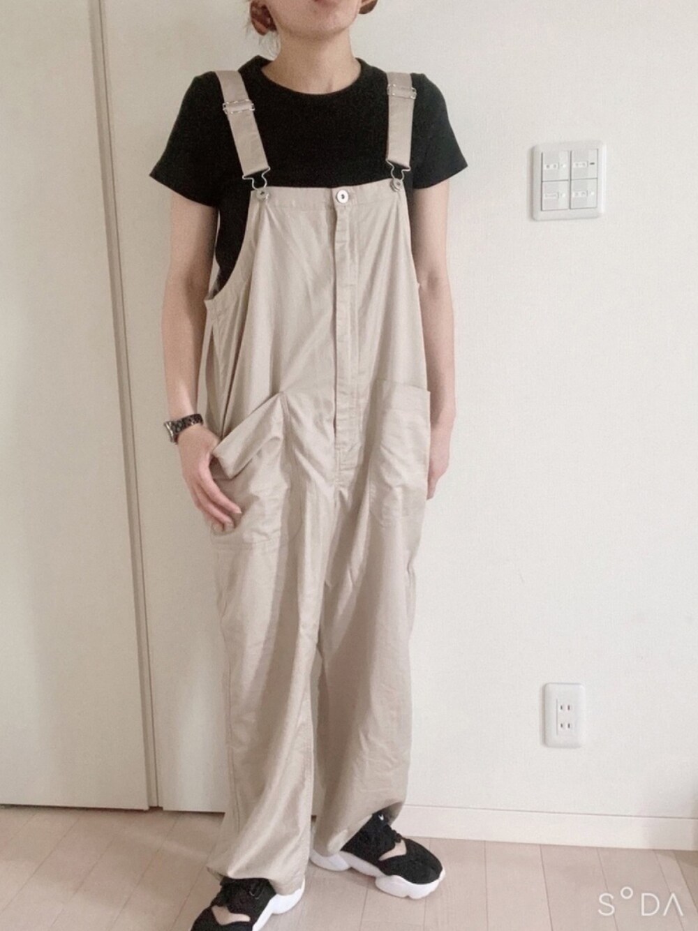 「今日のコーデ、夏コーデ、シンプル、ディッキーズ(Dickies)、サロペット、Tシャツ、アクアリフト」｜「UNIQLOのWOMEN リブクルーネックT（半袖）（Tシャツ/カットソー、ブラック系）」を使った、coco☆2009さん（レディース・157cm）の春コーディネートの1枚目の写真