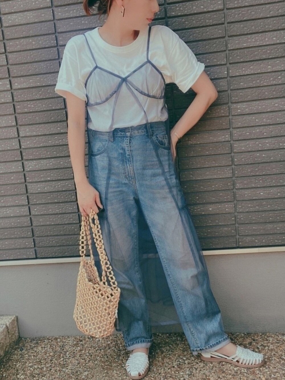 「今日のコーデ、夏コーデ、Tシャツ、デニム、チュールワンピ、ブルー、ビーズバッグ」｜「UNIQLOのクルーネックT（半袖）（Tシャツ/カットソー、ホワイト系）」を使った、coco☆2009さん（レディース・157cm）の夏コーディネートの1枚目の写真