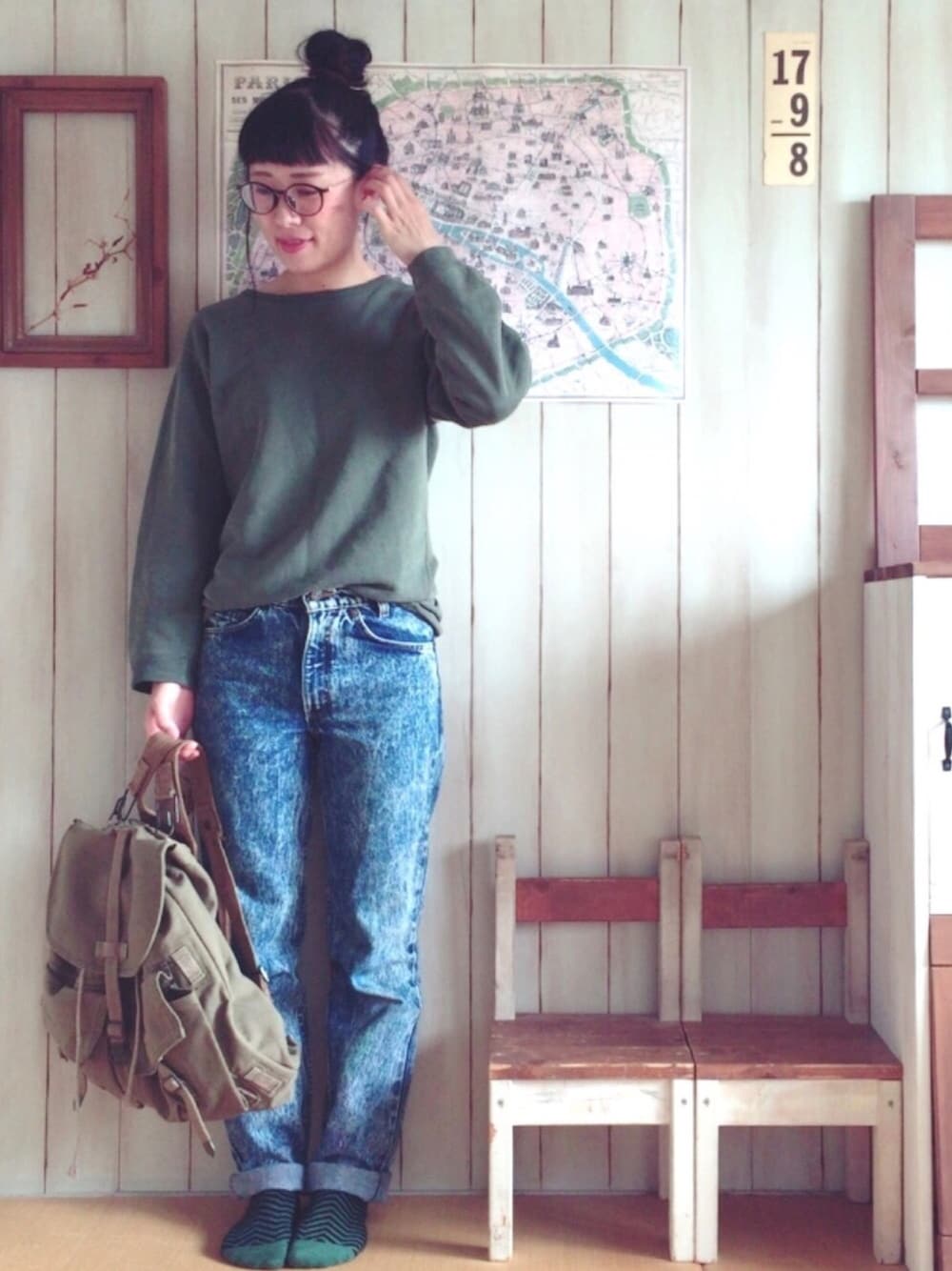 「オトナカジュアル、古着、ミリタリー、フランス軍、ケミカルウォッシュ、ミリタリーリュック、チェコ軍、リーバイス古着、ゆるコーデ」｜「古着のアイテム（スウェット、グリーン系）」を使った、marimo++さん（レディース・156cm）の春コーディネートの1枚目の写真