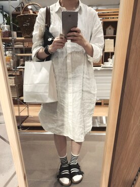 「BRICKSTONEのアイテム」を使った、Miu Wongさん（レディース・155cm）の春コーディネート