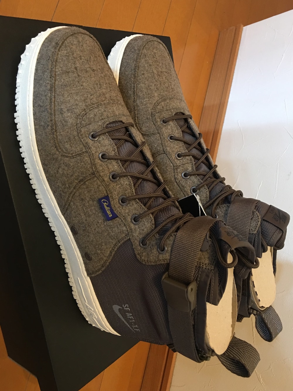 「NIKE、おしゃれさんと繋がりたい、スニーカー、NIKE AIR FORCE、NIKE ID」｜「NIKE iD  SF AF1のアイテム（スニーカー、その他）」を使った、AVALANCHEさん（メンズ・178cm）の春コーディネートの1枚目の写真