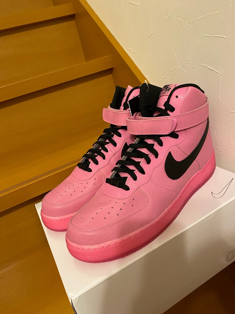 「NIKE ID、スニーカー、スニーカー好きと繋がりたい」｜「NIKEのアイテム（スニーカー、ピンク系）」を使った、AVALANCHEさん（メンズ・178cm）の夏コーディネートの1枚目の写真