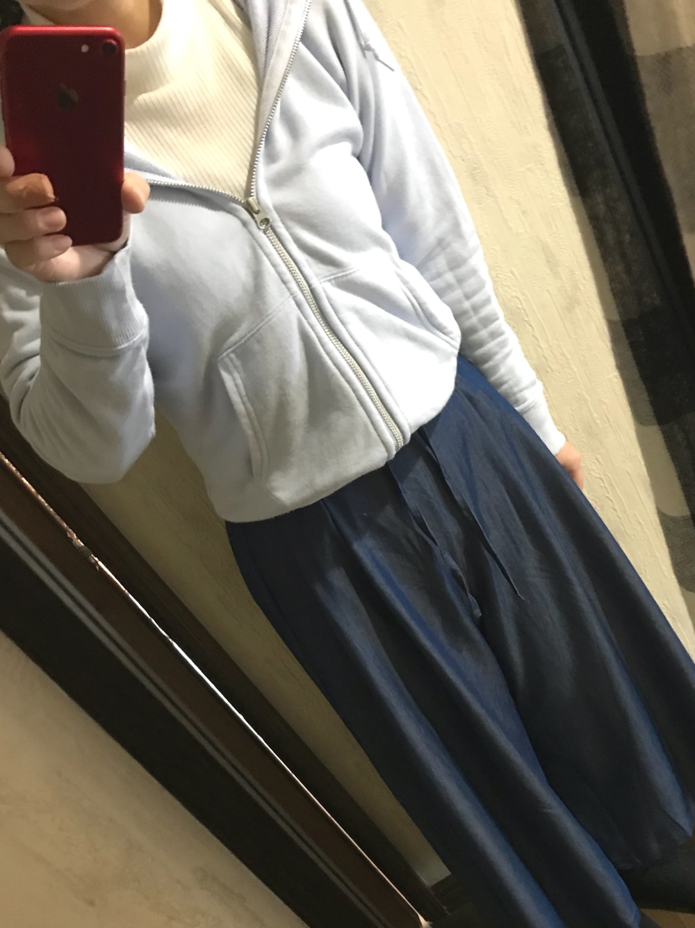 「大人カジュアル、プチプラコーデ、パーカー、ヘアバンド300円」｜「ニッセンのアイテム（パーカー、ブルー系）」を使った、めぇめぇ羊さん（レディース・161cm）の冬コーディネートの1枚目の写真