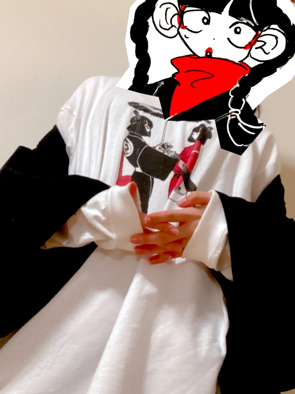 「シンプルコーデ、モノトーン、ストリート、おしゃれさんと繋がりたい、カジュアル、着回しコーデ、メンズライク、プリントT、ブラック」｜「自己ブランドのアイテム（Tシャツ/カットソー、ホワイト系）」を使った、shiho19991210さん（レディース・151cm）の春コーディネートの1枚目の写真