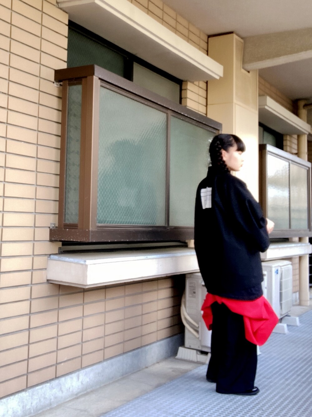 「パンツスタイル、大人カジュアル、メンズライク、モノトーン、着回しコーデ、おしゃれさんと繋がりたい、低身長コーデ、シンプルコーデ、黒コーデ、ブラック」｜「自己ブランドのアイテム（着物、ブラック系）」を使った、shiho19991210さん（レディース・151cm）の春コーディネートの1枚目の写真