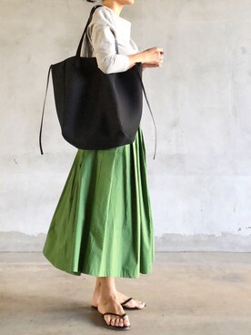 「titivate（ティティベイト）のタイプライタータックフレアスカート（スカート）」を使った、acco.mamaさん（レディース・160cm）の春コーディネート