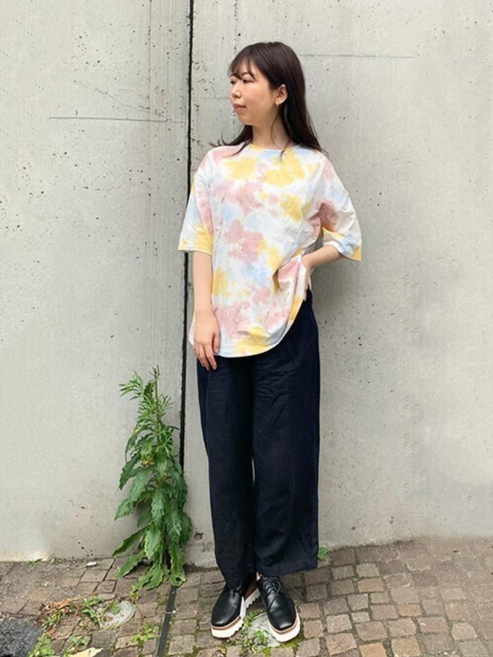 「ビッグシルエット、Tシャツ、タイダイ柄、大人カジュアル、ユニセックス、厚底シューズ、パンツスタイル、夏コーデ、カジュアルコーデ、ビッグT」｜「STYLEBLOCKのタイダイ柄半袖ビッグTシャツ（Tシャツ/カットソー、ブルー系）」を使った、STYLEBLOCKさん（レディース・164cm）の夏コーディネートの1枚目の写真
