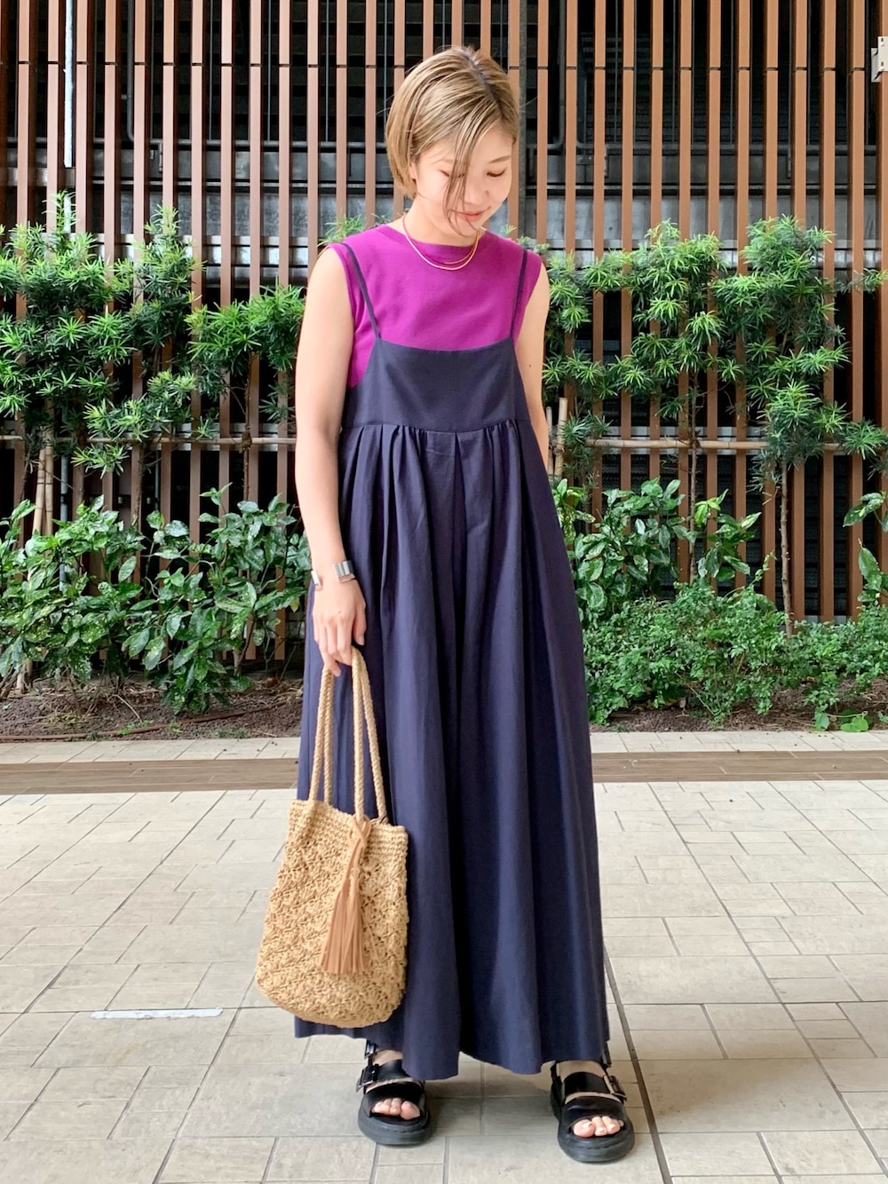 「これが私をアゲる服、URBAN RESEARCH ROSSO、FbyROSSO、オールインワン」｜「F by ROSSOのF by ROSSO　リネン混タックキャミオールインワン（サロペット/オーバーオール、ブルー系）」を使った、Adaさん（レディース・163cm）の春コーディネートの1枚目の写真
