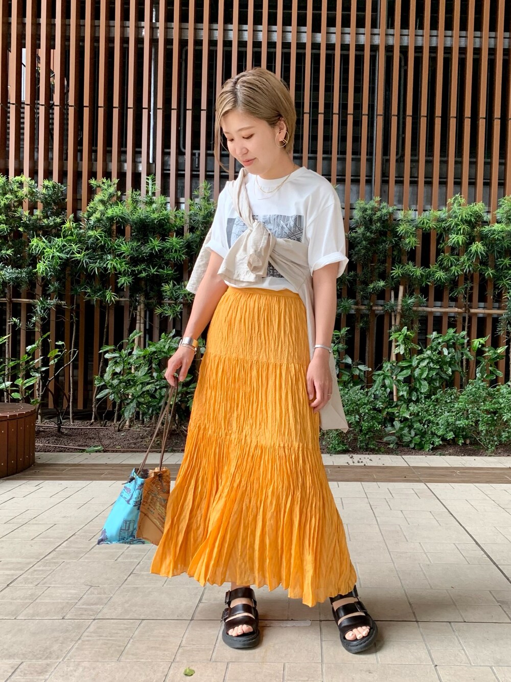 「URBAN RESEARCH ROSSO、FbyROSSO、これが私をアゲる服、今日のコーデ、ママコーデ」｜「F by ROSSOのF by ROSSO　CHICAGOフォトTシャツ（Tシャツ/カットソー、ホワイト系）」を使った、Adaさん（レディース・163cm）の春コーディネートの1枚目の写真