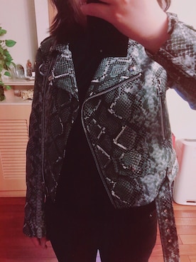 「パイソン柄」｜「アイテム（ライダースジャケット）」を使った、fujikazuyaさん（レディース・168cm）の春コーディネート