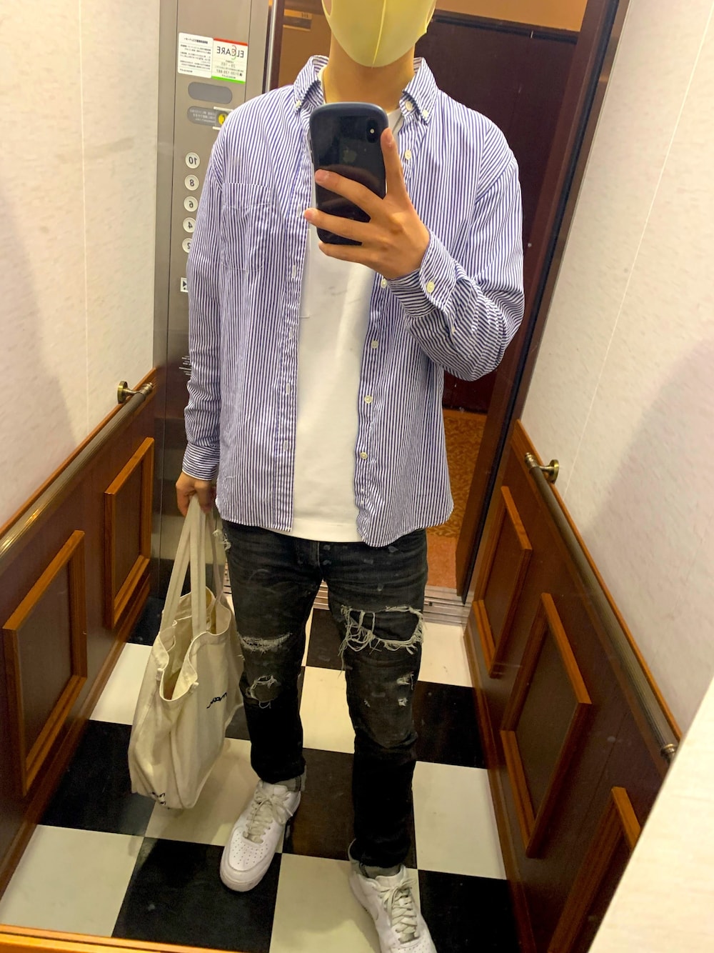 「お洒落さんとつながりたい、シンプルコーデ、ストライプシャツ、ダメージデニムパンツ、シャツ、トートバッグ、キレイめ」｜「COLONY 2139のアイテム（シャツ/ブラウス、その他）」を使った、りゅうすけさん（メンズ・178cm）の春コーディネートの1枚目の写真