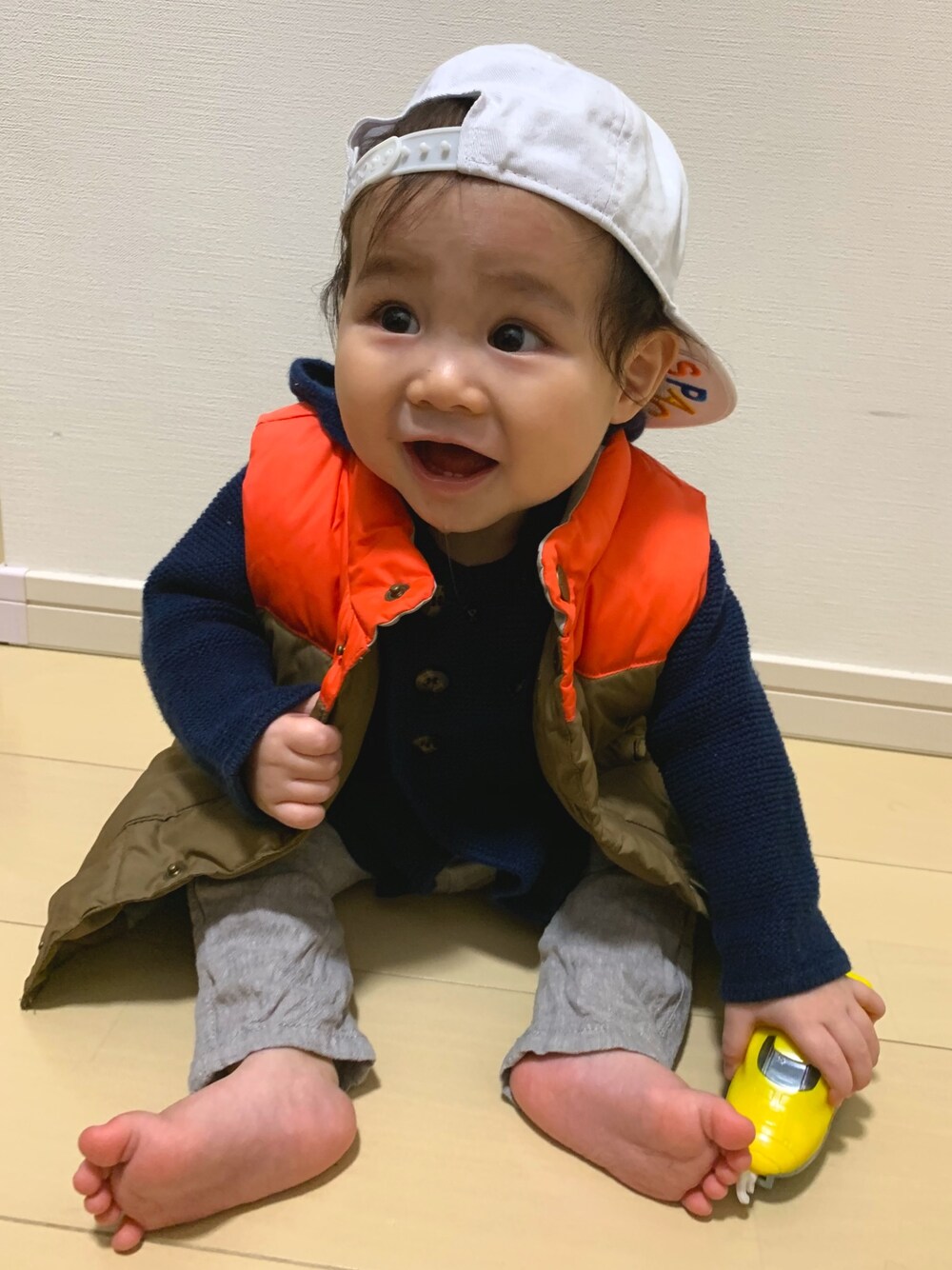 「秋冬コーデ、キッズコーデ、シンプルコーデ、ベビーコーデ、男の子、男の子コーデ、男の子ママ、キャップ、GU、H&M」｜「GAPのアイテム（ジャケット/アウター、ブラウン系）」を使った、s☆さん（キッズ・80cm）の秋コーディネートの1枚目の写真