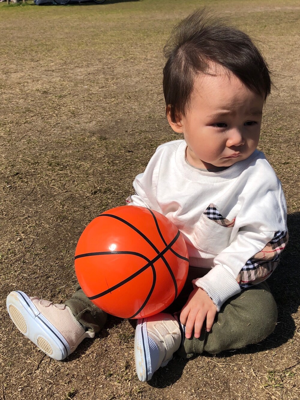 「おうちファッション、キッズコーデ、男の子、おしゃれさんと繋がりたい、GU、西松屋、おうち時間、公園遊び、公園、H&M」｜「H&Mのアイテム（パンツ、グリーン系）」を使った、s☆さん（キッズ・80cm）の春コーディネートの1枚目の写真