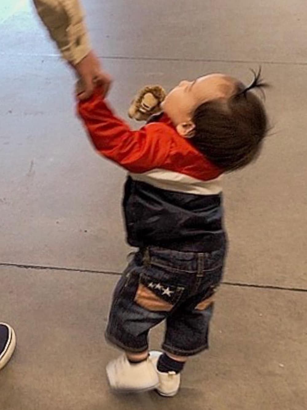 「男の子、パンツ、ジーンズ、西松屋、ファッション、1歳、おしゃれさんと繋がりたい、新米ママ、おうち時間、可愛い」｜「西松屋のアイテム（ジャケット/アウター、その他）」を使った、s☆さん（キッズ・80cm）の春コーディネートの1枚目の写真