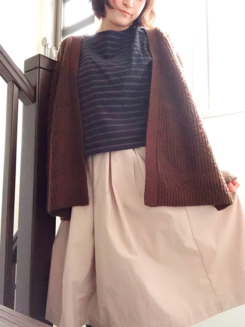 「ボーダー、スカート、カーディガン」｜「UNIQLOのハイウエストドライストレッチタックスカート（丈標準63～65cm）（スカート、ベージュ系）」を使った、panda_co.さん（レディース・152cm）の春コーディネートの1枚目の写真